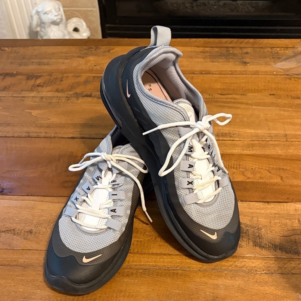 Nike Women’s Max Air, size 6.5